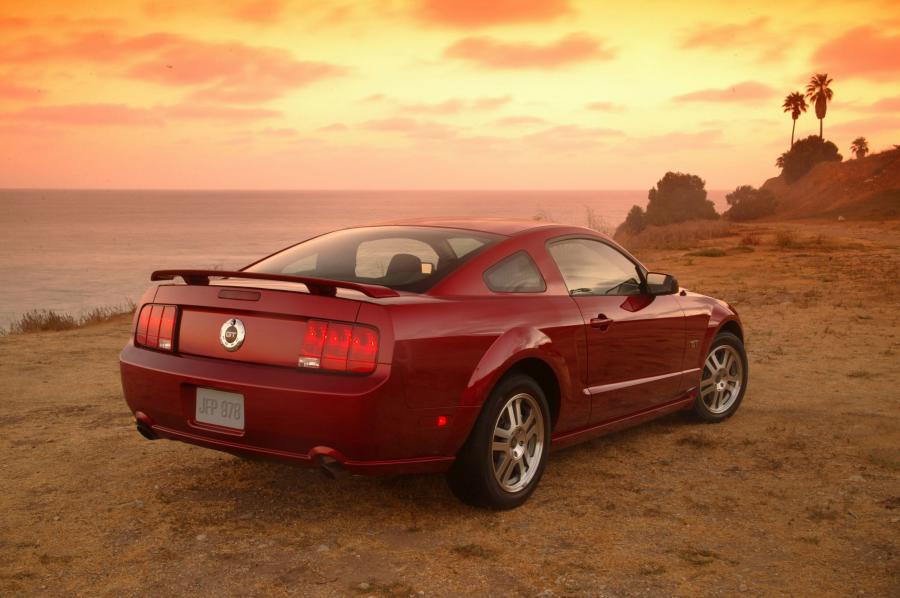  Ford Mustang GT 2005 года  (фото 127 из 209)